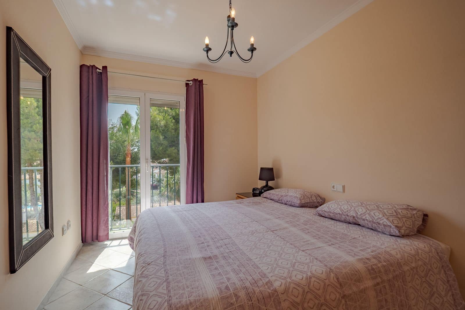 3 makuuhuone Omakotitalo myytävänä paikassa Riviera del Sol mukana uima-altaan 
autotalli - 465 000 € (Ref: 9187688)