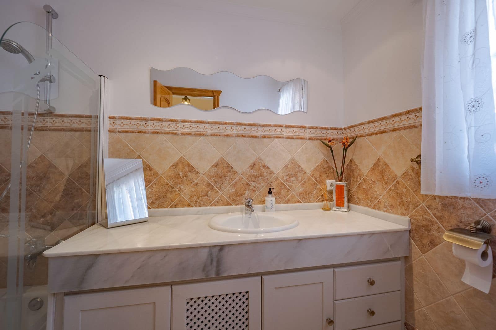 3 makuuhuone Omakotitalo myytävänä paikassa Riviera del Sol mukana uima-altaan 
autotalli - 465 000 € (Ref: 9187688)