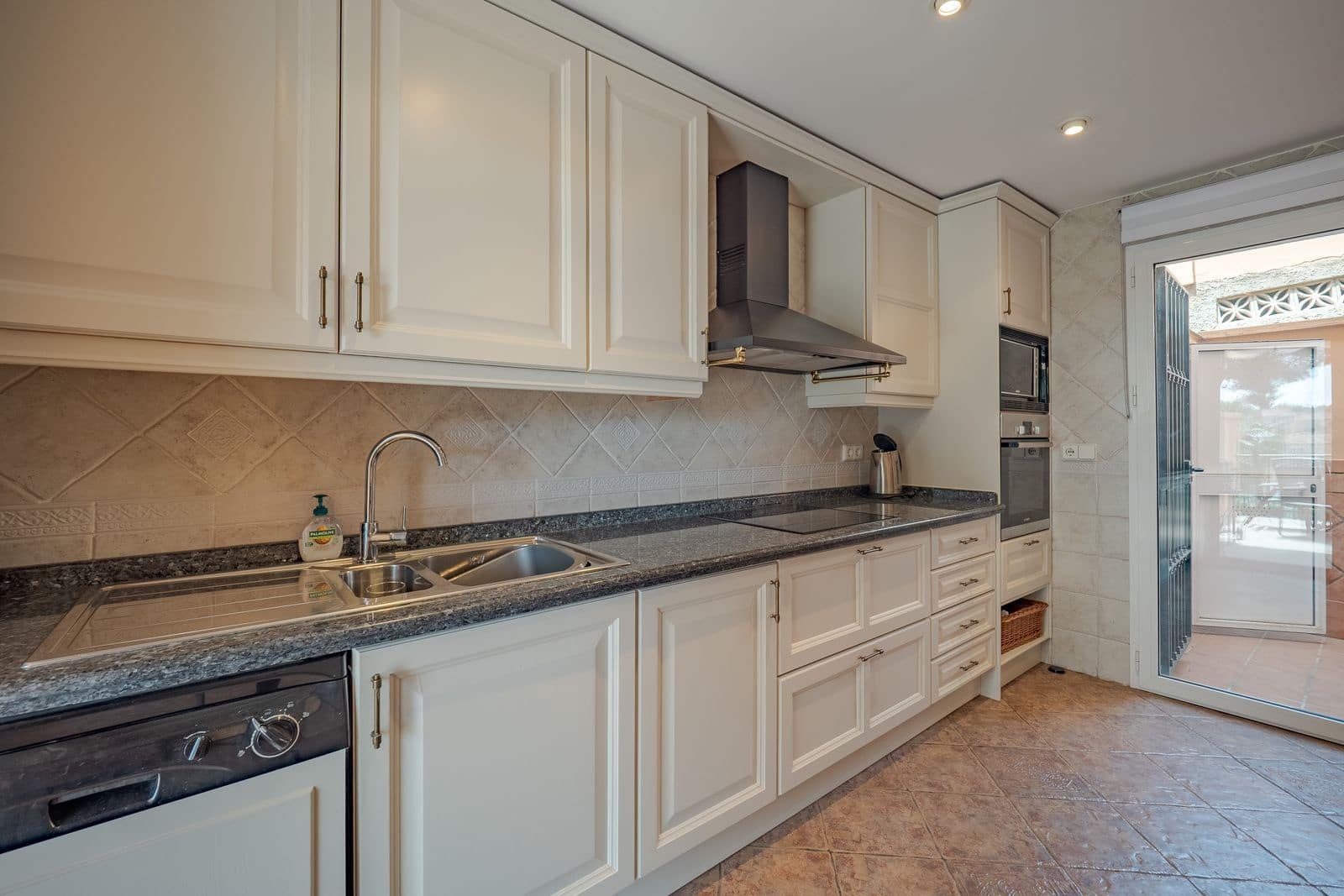 3 makuuhuone Omakotitalo myytävänä paikassa Riviera del Sol mukana uima-altaan 
autotalli - 465 000 € (Ref: 9187688)