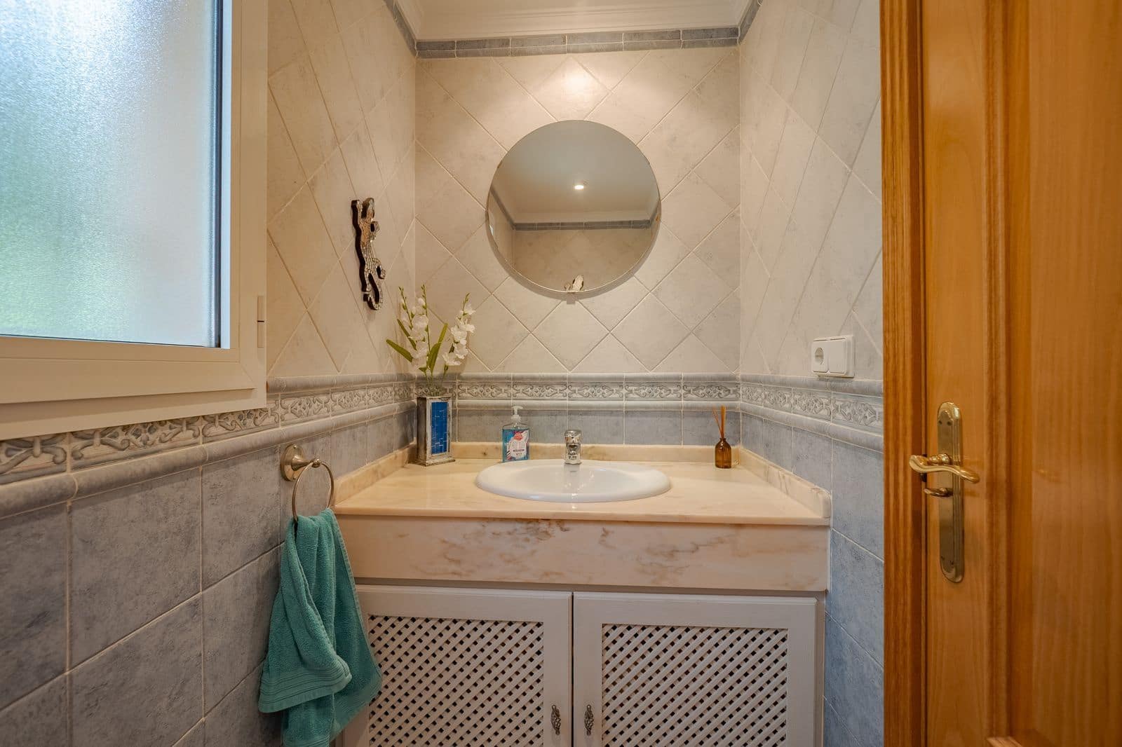 3 makuuhuone Omakotitalo myytävänä paikassa Riviera del Sol mukana uima-altaan 
autotalli - 465 000 € (Ref: 9187688)