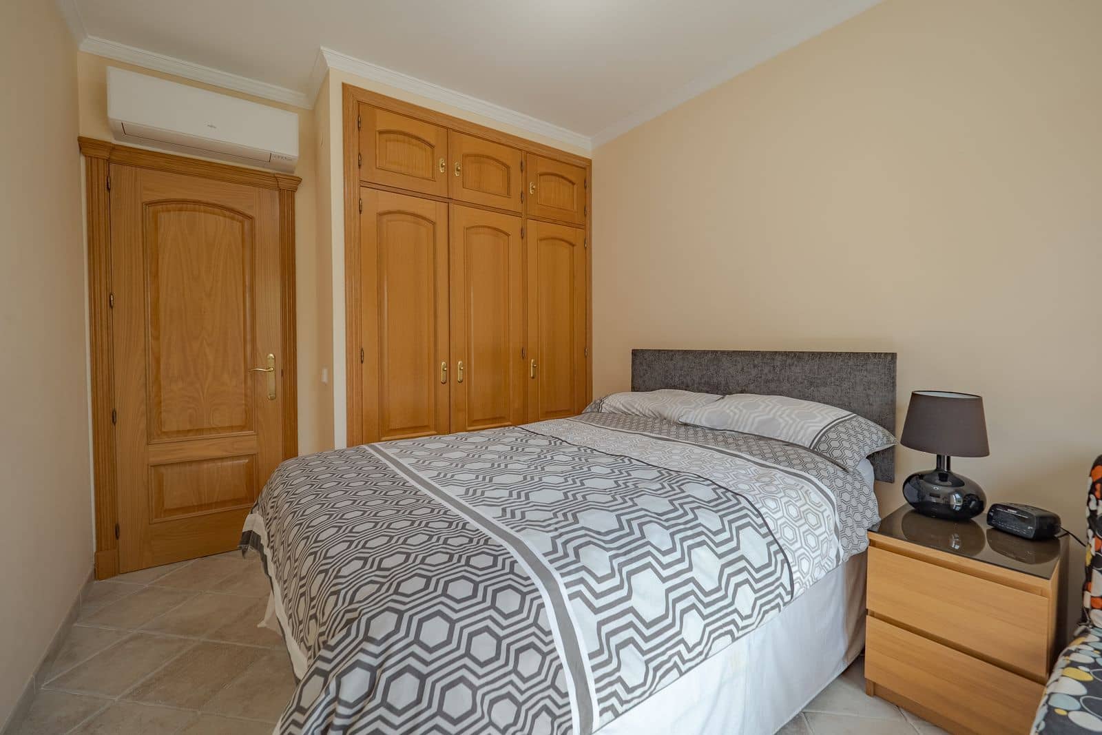 3 makuuhuone Omakotitalo myytävänä paikassa Riviera del Sol mukana uima-altaan 
autotalli - 465 000 € (Ref: 9187688)