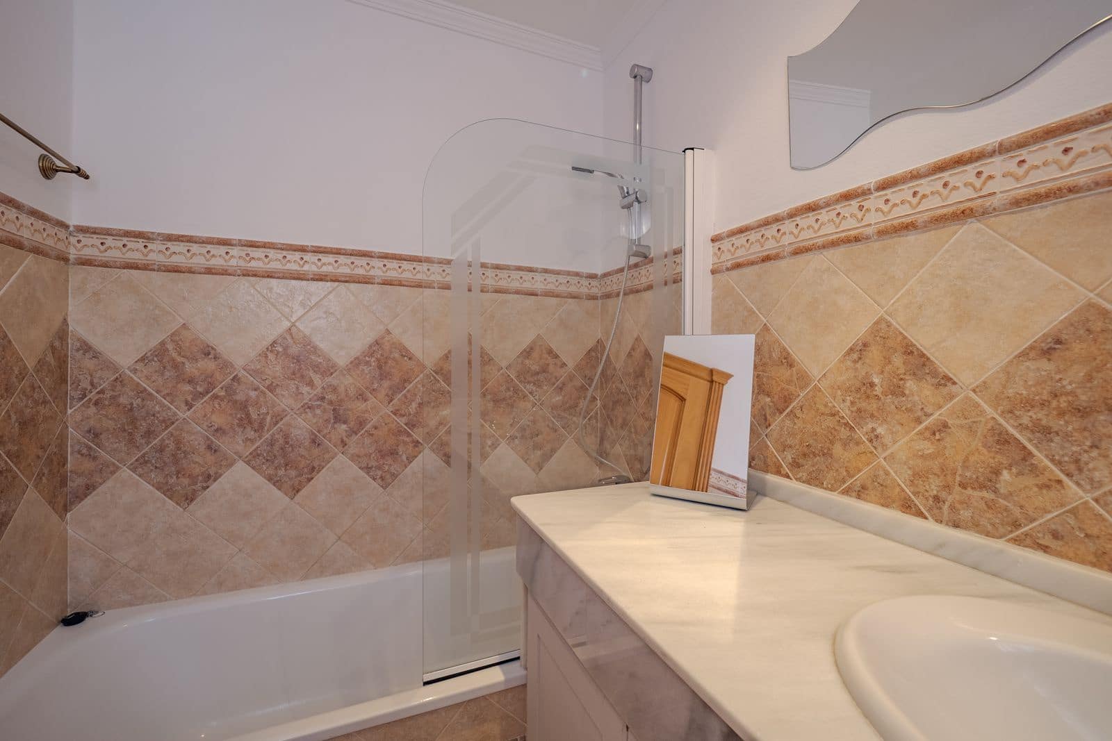 3 makuuhuone Omakotitalo myytävänä paikassa Riviera del Sol mukana uima-altaan 
autotalli - 465 000 € (Ref: 9187688)