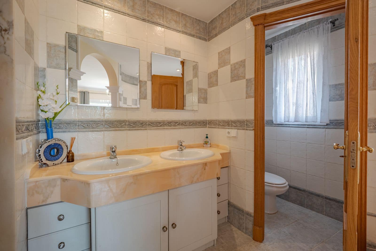 3 makuuhuone Omakotitalo myytävänä paikassa Riviera del Sol mukana uima-altaan 
autotalli - 465 000 € (Ref: 9187688)