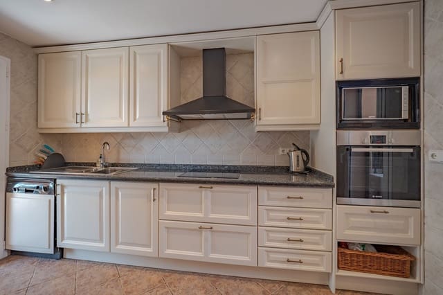 3 sypialnia Dom na sprzedaż w Riviera del Sol, Mijas z basenem garażem - 465 000 € (Ref: 9187688)