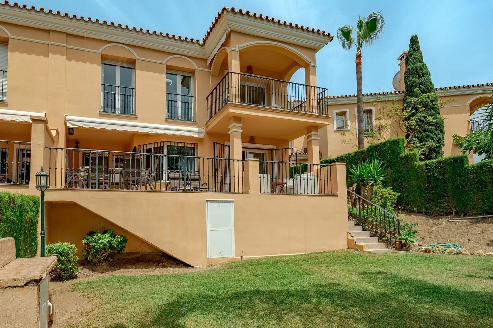 3 makuuhuone Omakotitalo myytävänä paikassa Riviera del Sol mukana uima-altaan 
autotalli - 465 000 € (Ref: 9187688)