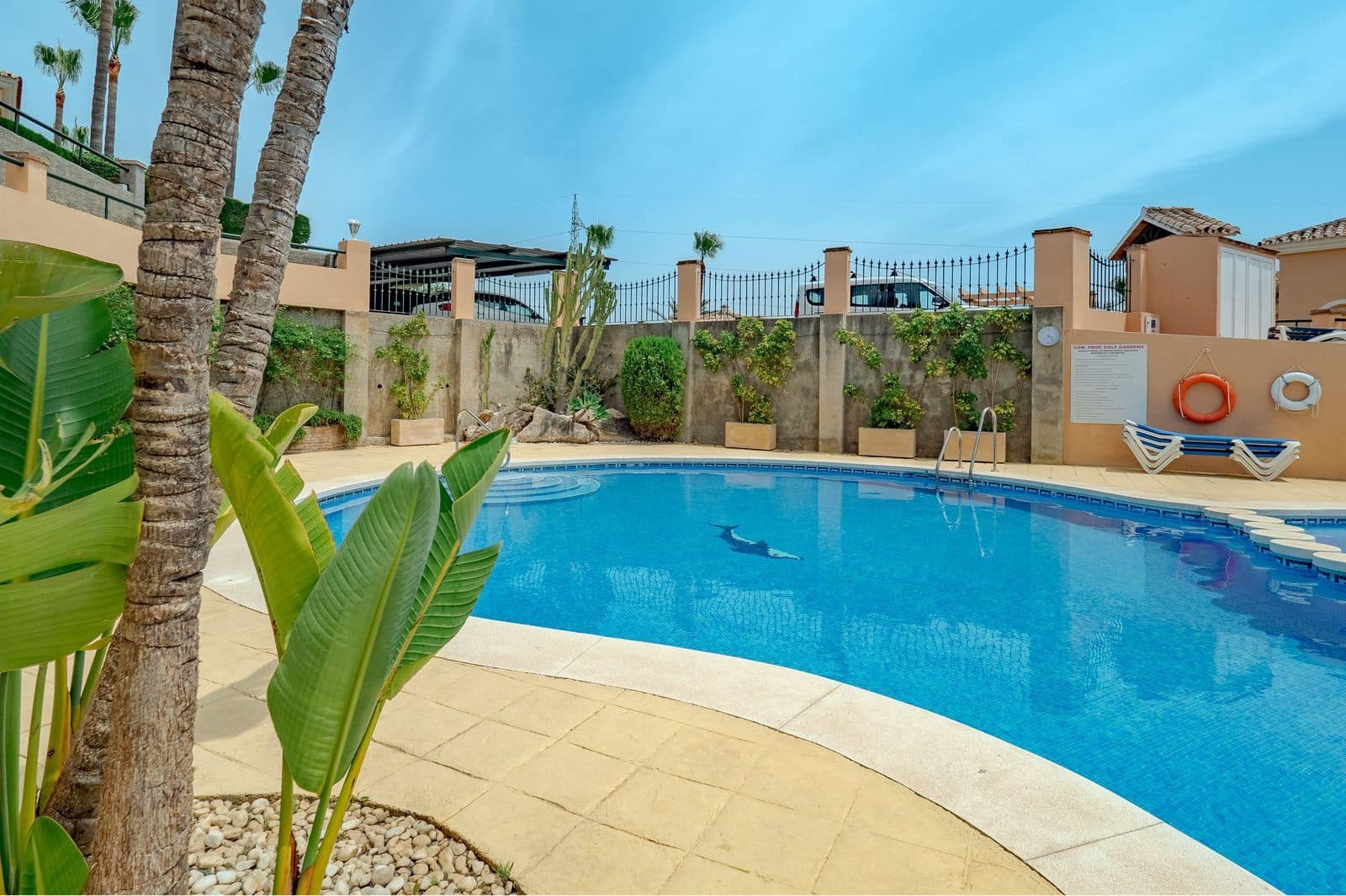 3 makuuhuone Omakotitalo myytävänä paikassa Riviera del Sol mukana uima-altaan 
autotalli - 465 000 € (Ref: 9187688)