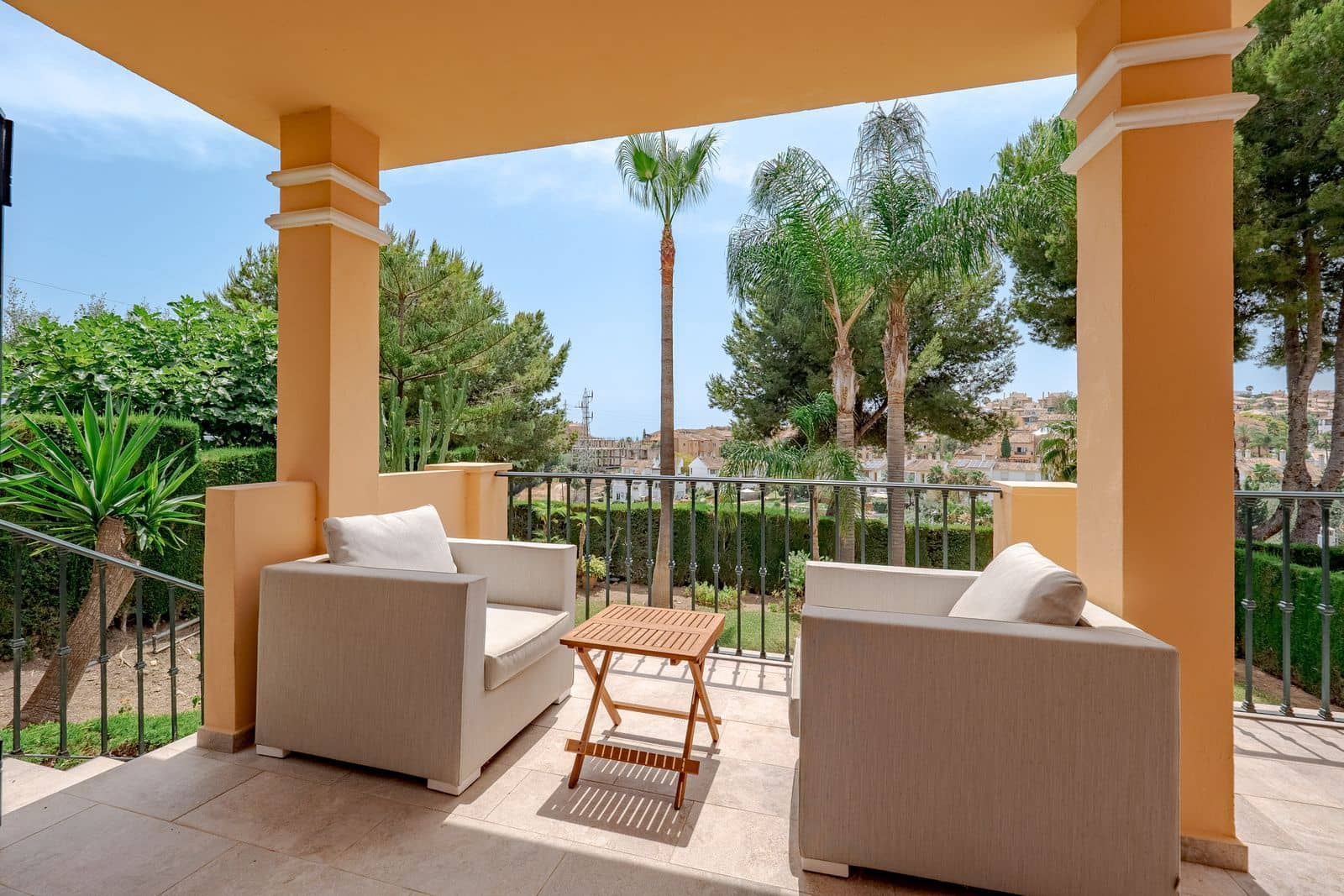 3 makuuhuone Omakotitalo myytävänä paikassa Riviera del Sol mukana uima-altaan 
autotalli - 465 000 € (Ref: 9187688)