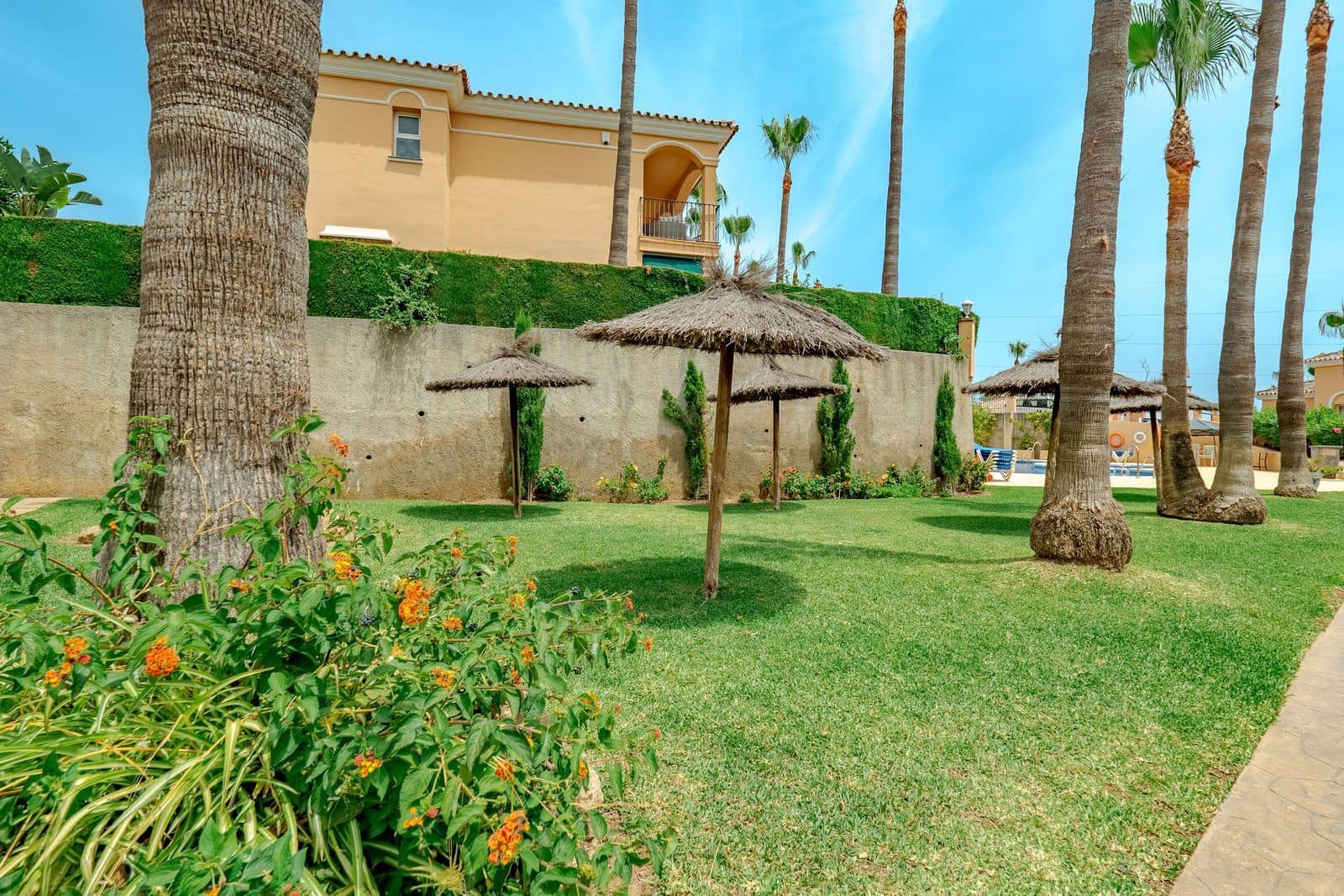 3 makuuhuone Omakotitalo myytävänä paikassa Riviera del Sol mukana uima-altaan 
autotalli - 465 000 € (Ref: 9187688)