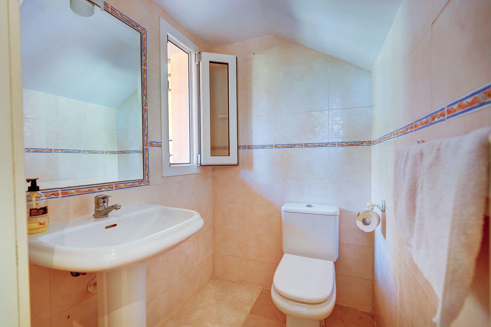 3 soveværelse Semi-Rækkehus til salg i Riviera del Sol med swimmingpool garage - € 499.000 (Ref: 9187699)