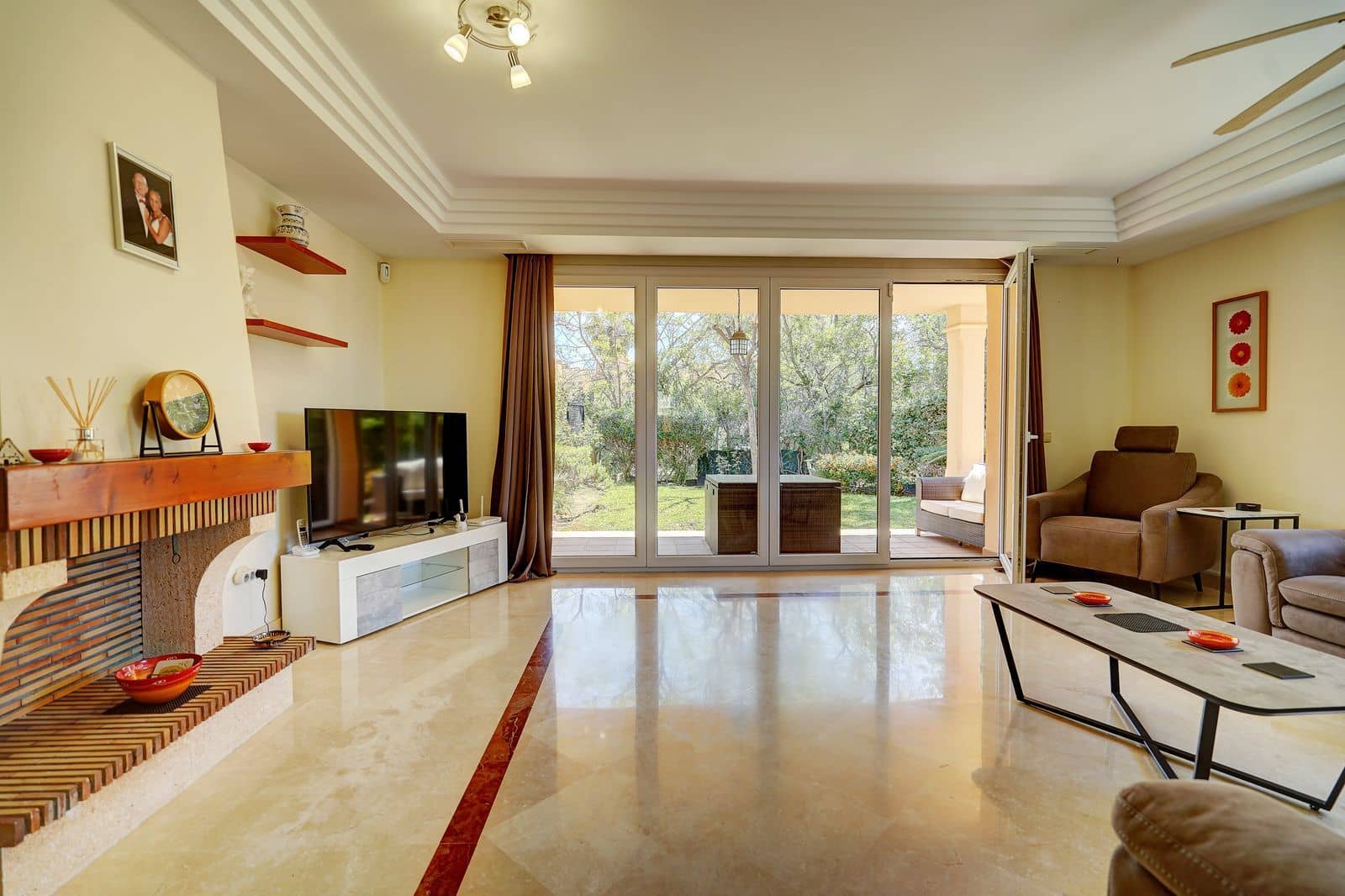 3 soveværelse Semi-Rækkehus til salg i Riviera del Sol med swimmingpool garage - € 499.000 (Ref: 9187699)