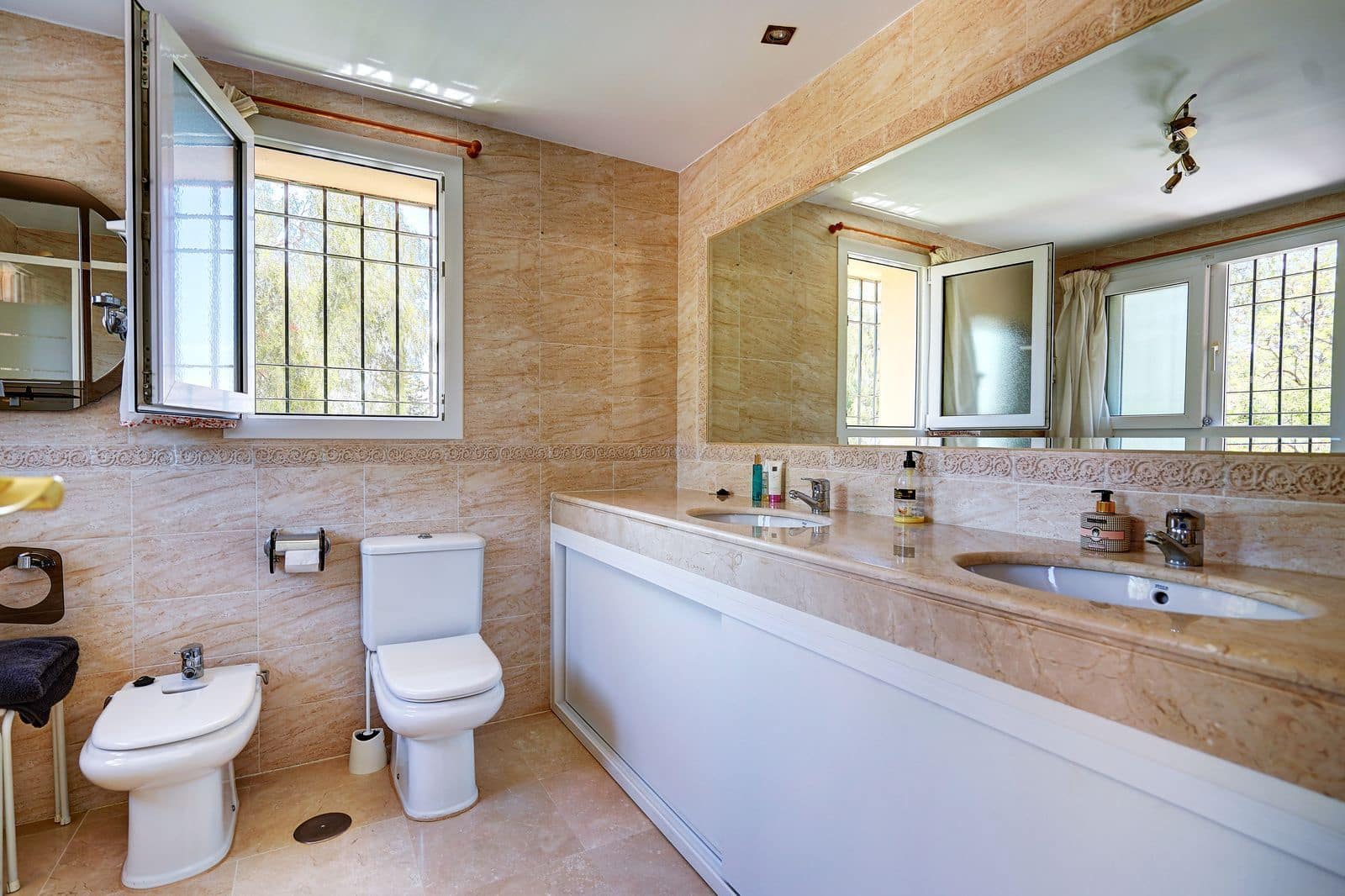 3 soveværelse Semi-Rækkehus til salg i Riviera del Sol med swimmingpool garage - € 499.000 (Ref: 9187699)