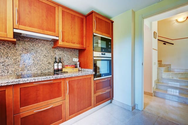 3 soveværelse Semi-Rækkehus til salg i Riviera del Sol, Mijas med swimmingpool garage - € 499.000 (Ref: 9187699)