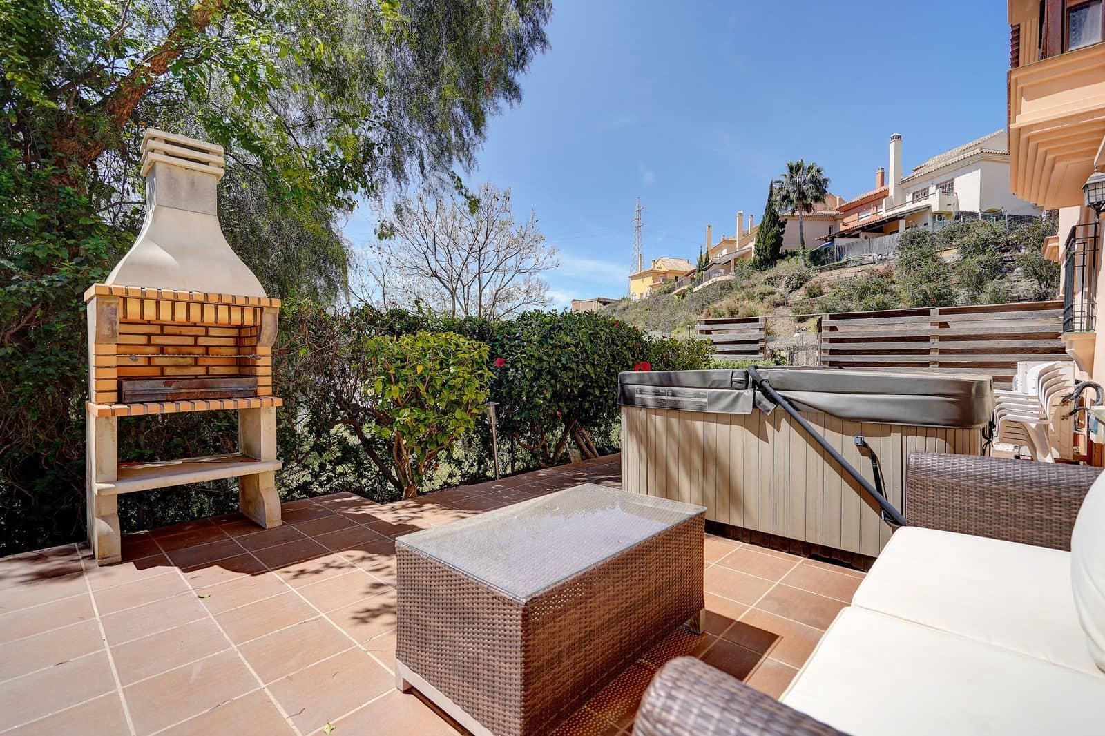 3 soveværelse Semi-Rækkehus til salg i Riviera del Sol med swimmingpool garage - € 499.000 (Ref: 9187699)