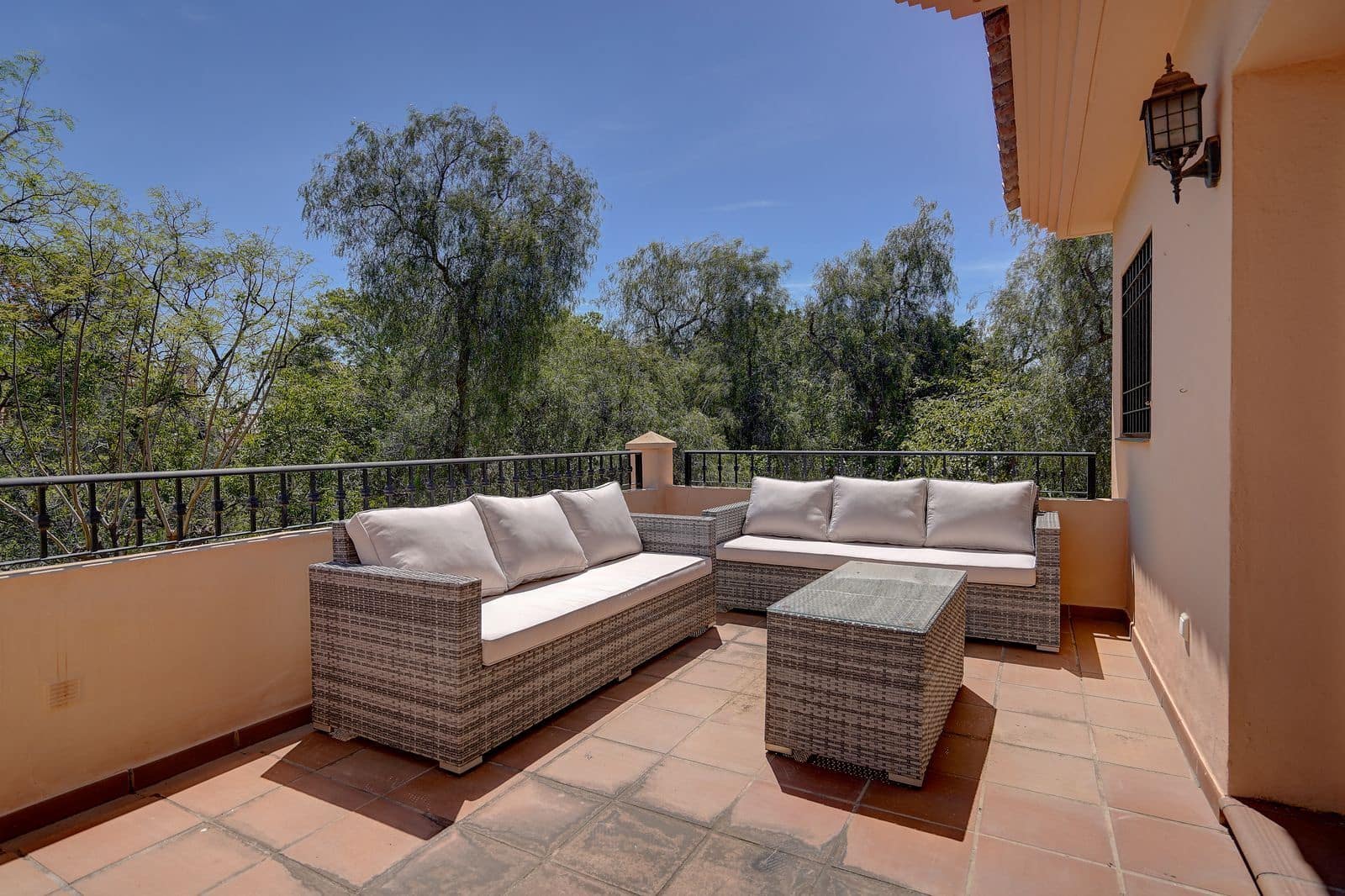 3 soveværelse Semi-Rækkehus til salg i Riviera del Sol med swimmingpool garage - € 499.000 (Ref: 9187699)