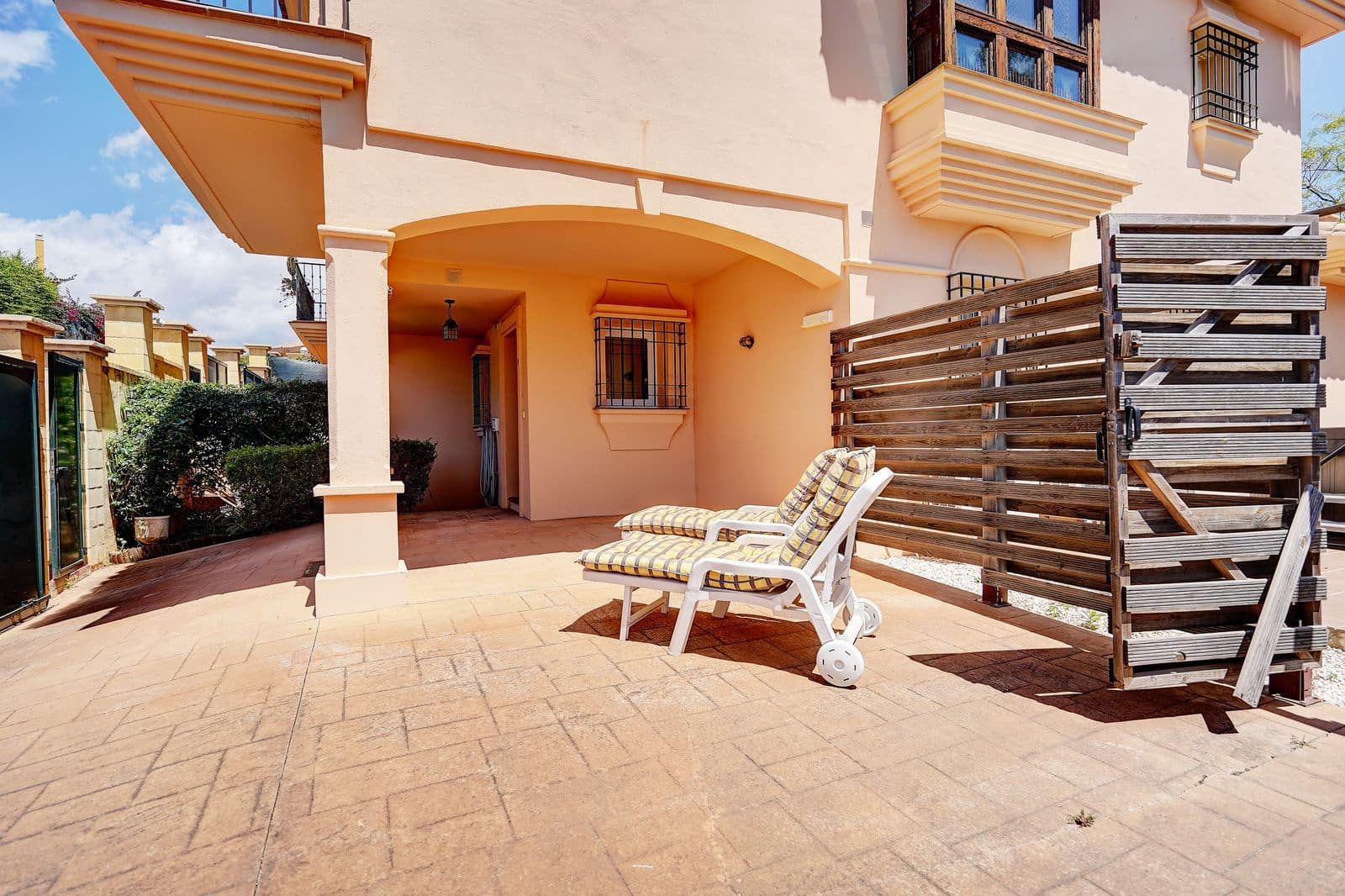 3 soveværelse Semi-Rækkehus til salg i Riviera del Sol med swimmingpool garage - € 499.000 (Ref: 9187699)