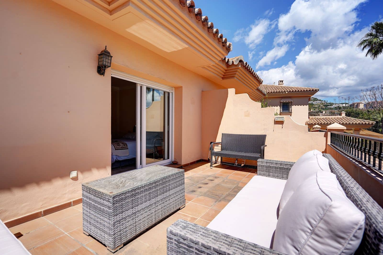 3 soveværelse Semi-Rækkehus til salg i Riviera del Sol med swimmingpool garage - € 499.000 (Ref: 9187699)