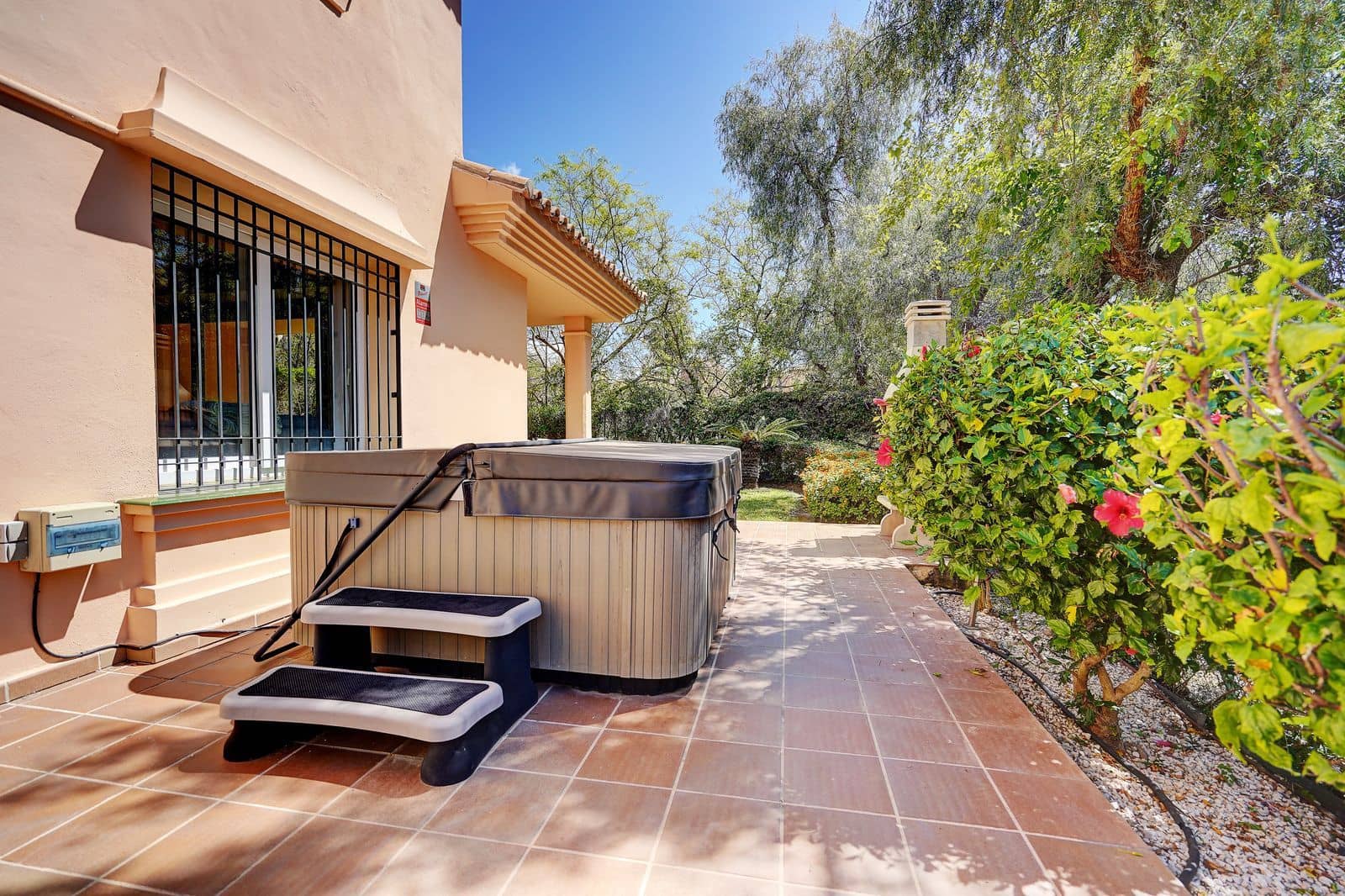 3 soveværelse Semi-Rækkehus til salg i Riviera del Sol med swimmingpool garage - € 499.000 (Ref: 9187699)