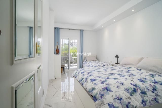 2 sypialnia Apartament na sprzedaż w Nueva Andalucia, Marbella z basenem garażem - 575 000 € (Ref: 9187832)