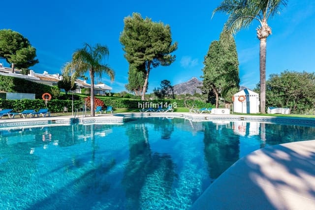 2 sypialnia Apartament na sprzedaż w Nueva Andalucia, Marbella z basenem garażem - 575 000 € (Ref: 9187832)