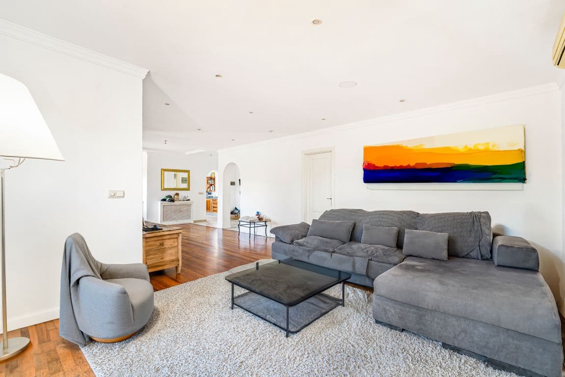 4 sypialnia Willa na sprzedaż w Elviria z basenem garażem - 975 000 € (Ref: 9194957)