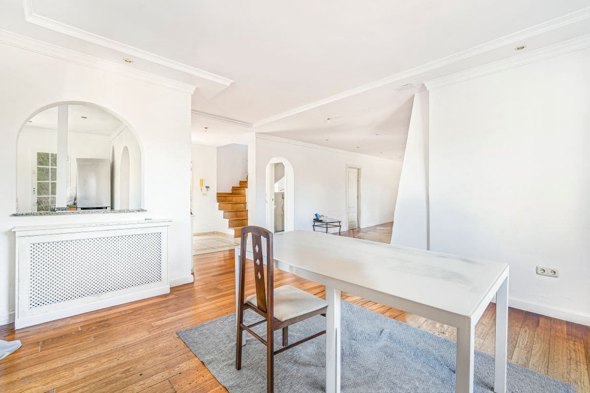 4 sypialnia Willa na sprzedaż w Elviria z basenem garażem - 975 000 € (Ref: 9194957)