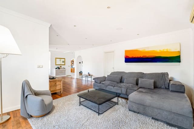 4 sypialnia Willa na sprzedaż w Elviria, Marbella z basenem garażem - 975 000 € (Ref: 9194957)