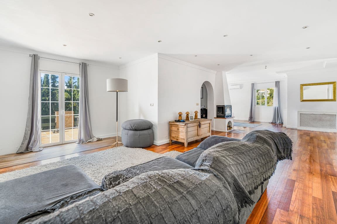 4 sypialnia Willa na sprzedaż w Elviria z basenem garażem - 975 000 € (Ref: 9194957)