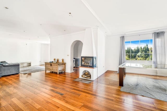 4 sypialnia Willa na sprzedaż w Elviria, Marbella z basenem garażem - 975 000 € (Ref: 9194957)