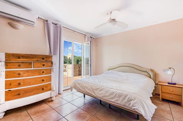 4 sypialnia Willa na sprzedaż w Elviria, Marbella z basenem garażem - 975 000 € (Ref: 9194957)