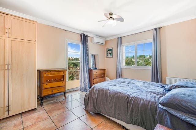 4 sypialnia Willa na sprzedaż w Elviria, Marbella z basenem garażem - 975 000 € (Ref: 9194957)