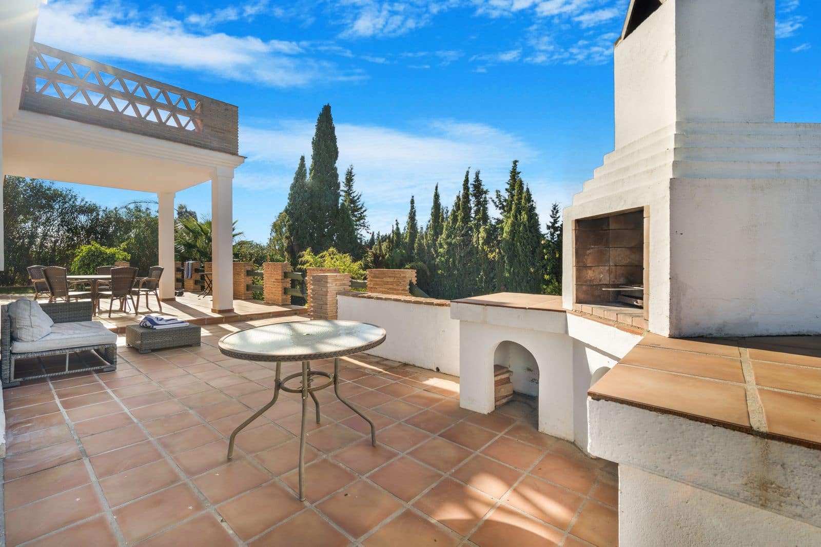 4 sypialnia Willa na sprzedaż w Elviria z basenem garażem - 975 000 € (Ref: 9194957)