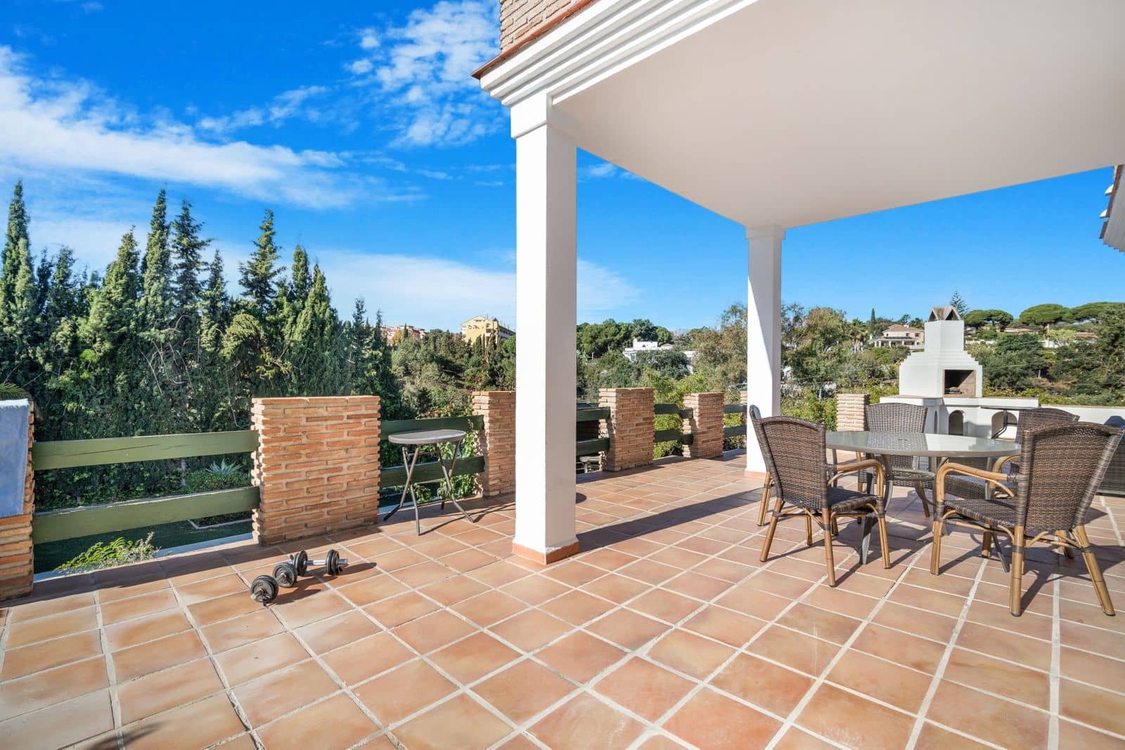 4 sypialnia Willa na sprzedaż w Elviria z basenem garażem - 975 000 € (Ref: 9194957)