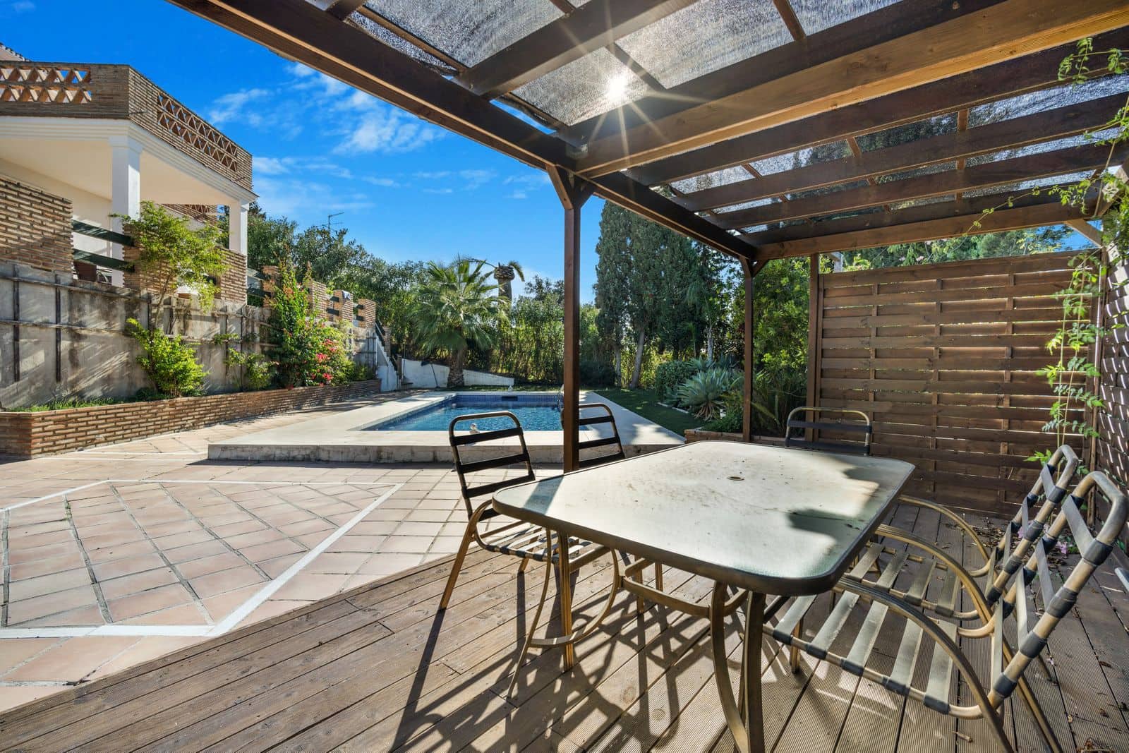 4 sypialnia Willa na sprzedaż w Elviria z basenem garażem - 975 000 € (Ref: 9194957)