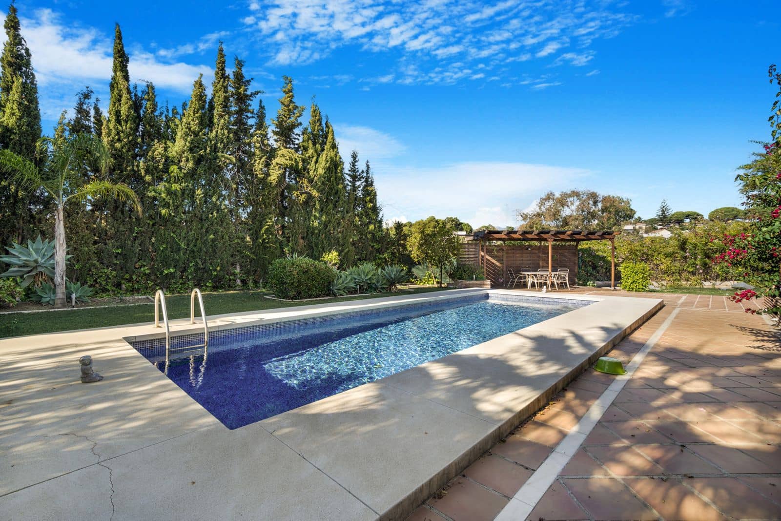 4 sypialnia Willa na sprzedaż w Elviria z basenem garażem - 975 000 € (Ref: 9194957)