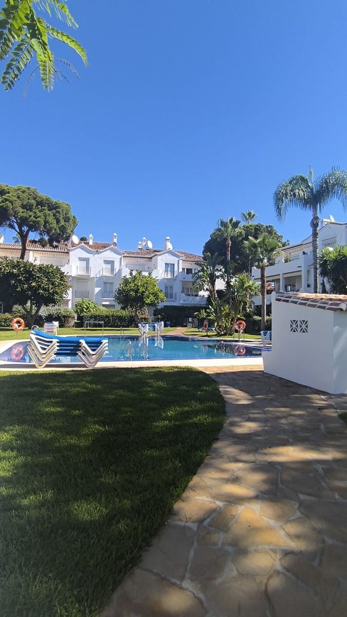 3 bedroom Beach Apartment for sale in Estepona with pool garage - € 690,000 (Ref: 9197218)