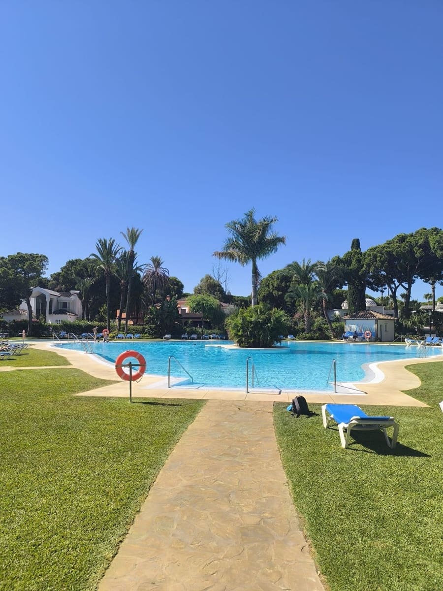 3 bedroom Beach Apartment for sale in Estepona with pool garage - € 690,000 (Ref: 9197218)