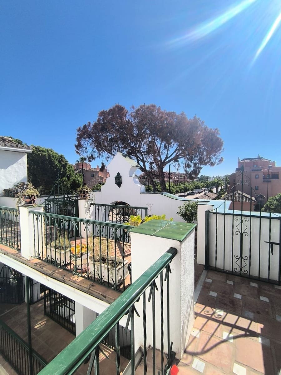 3 bedroom Beach Apartment for sale in Estepona with pool garage - € 690,000 (Ref: 9197218)