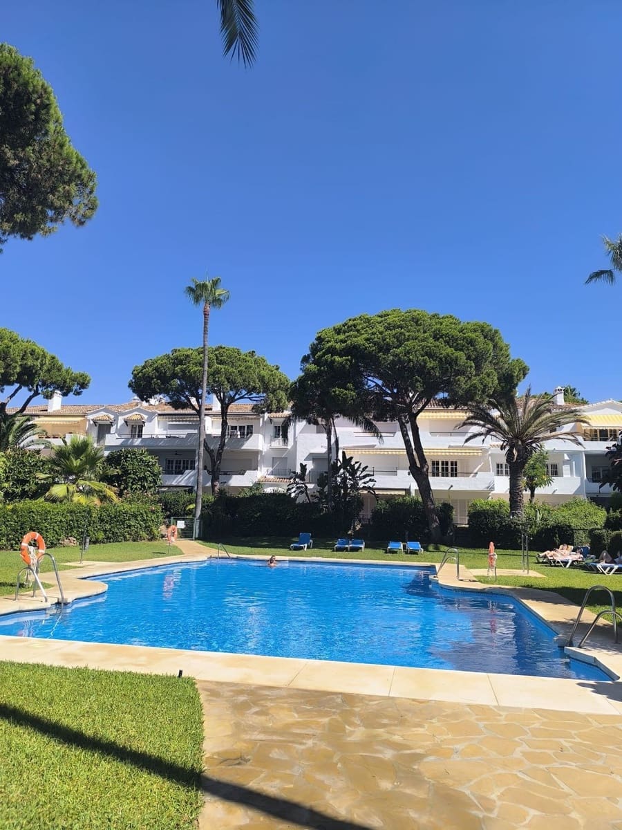 3 bedroom Beach Apartment for sale in Estepona with pool garage - € 690,000 (Ref: 9197218)