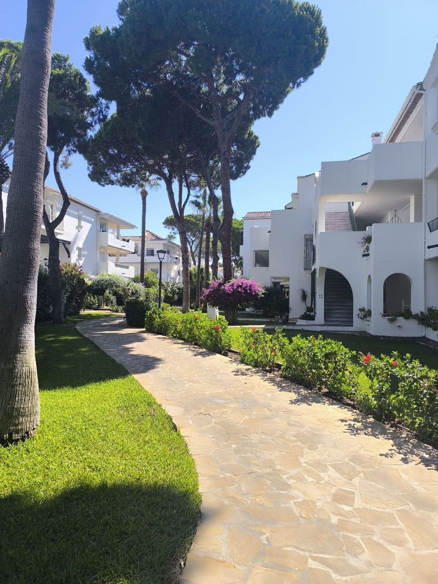 3 bedroom Beach Apartment for sale in Estepona with pool garage - € 690,000 (Ref: 9197218)