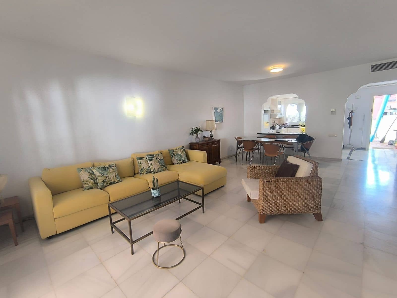 3 bedroom Beach Apartment for sale in Estepona with pool garage - € 690,000 (Ref: 9197218)