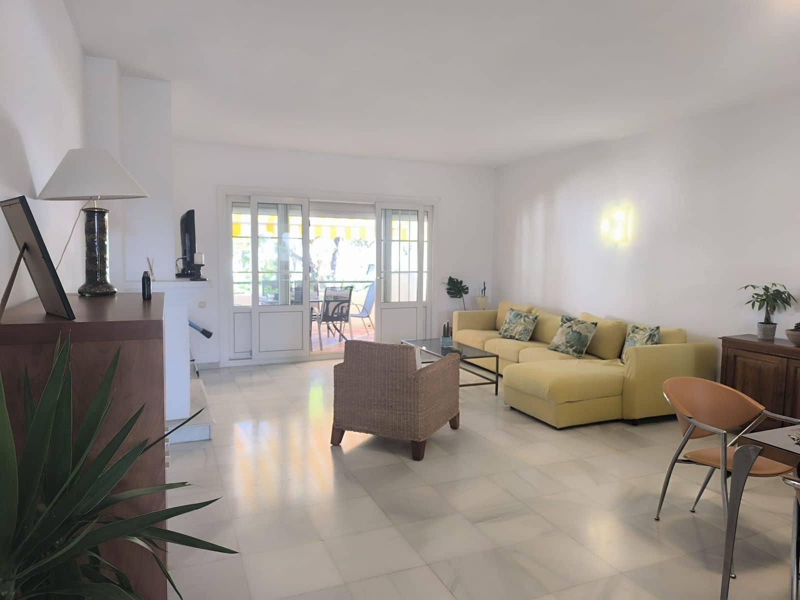 3 bedroom Beach Apartment for sale in Estepona with pool garage - € 690,000 (Ref: 9197218)