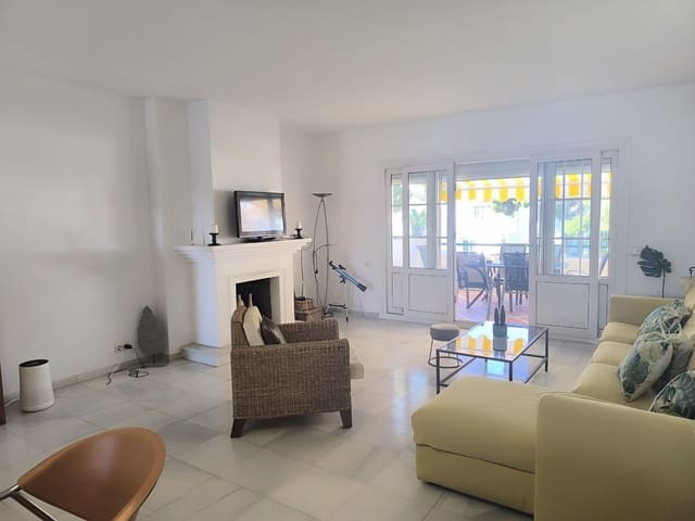 3 bedroom Beach Apartment for sale in Estepona with pool garage - € 690,000 (Ref: 9197218)