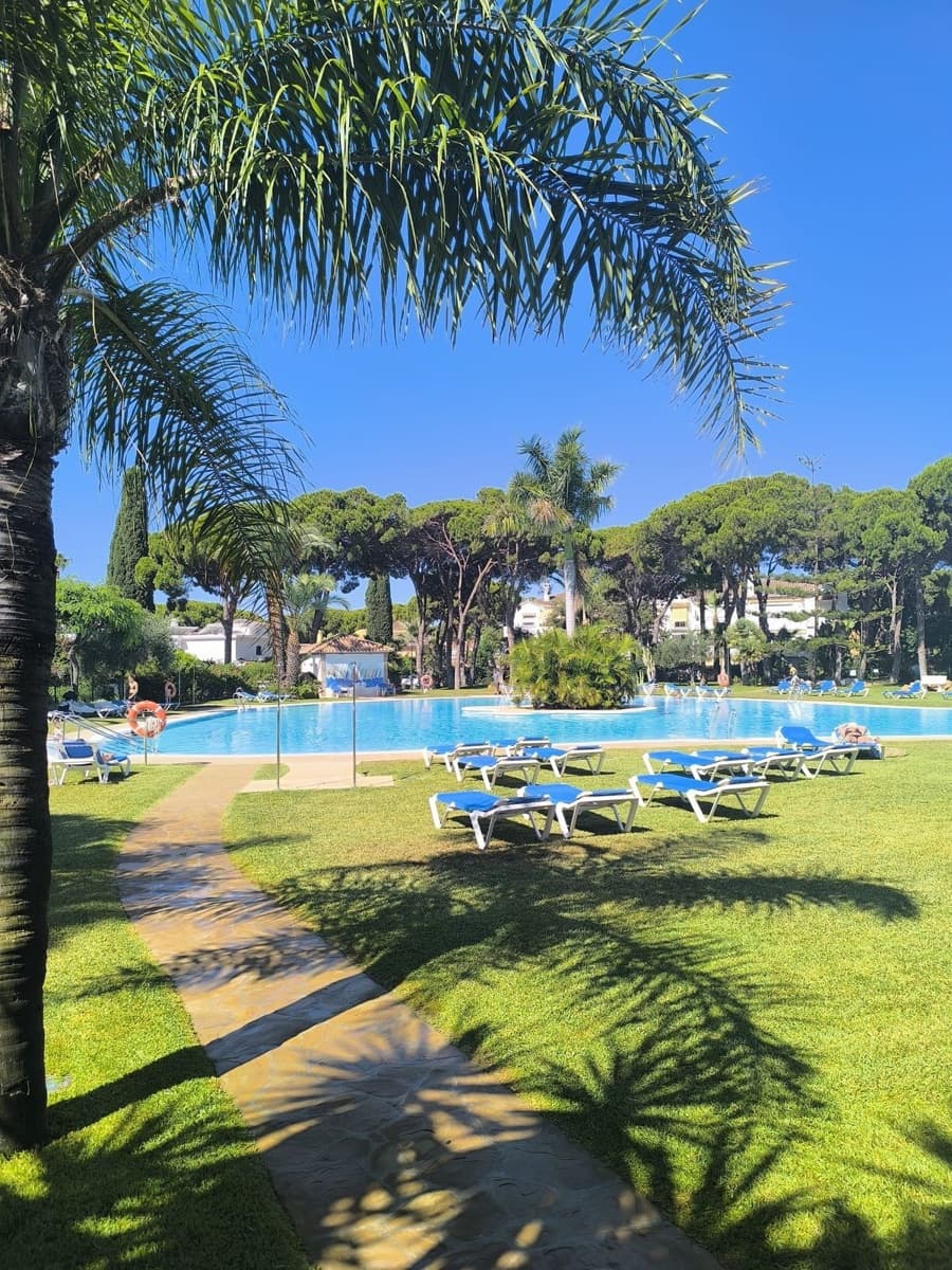 3 bedroom Beach Apartment for sale in Estepona with pool garage - € 690,000 (Ref: 9197218)
