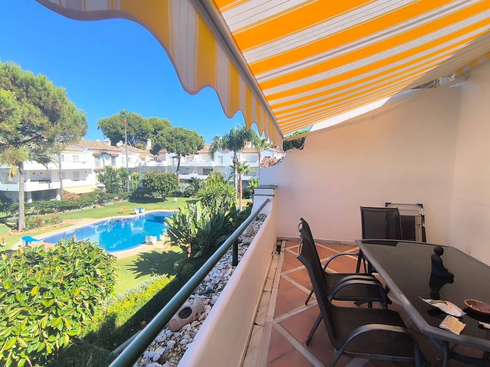 3 bedroom Beach Apartment for sale in Estepona with pool garage - € 690,000 (Ref: 9197218)