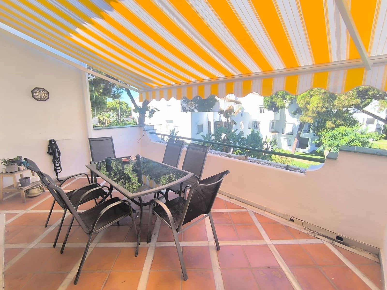 3 bedroom Beach Apartment for sale in Estepona with pool garage - € 690,000 (Ref: 9197218)
