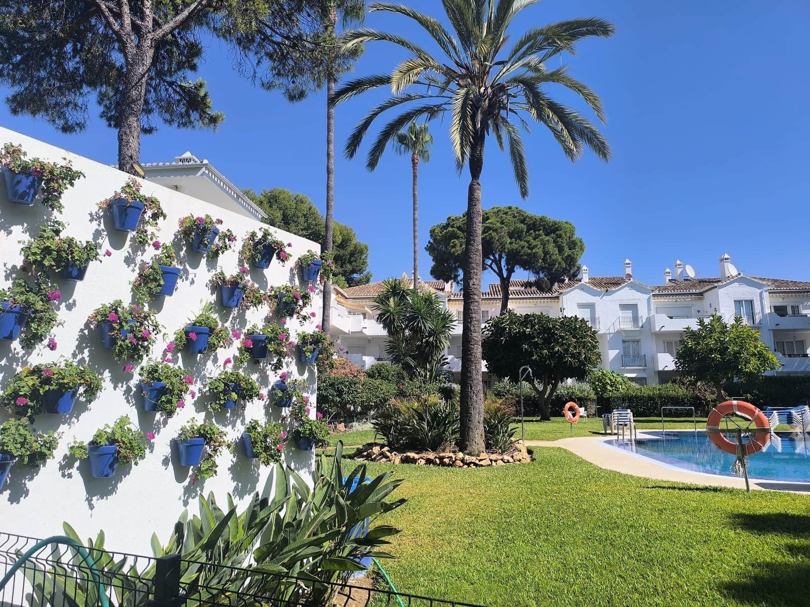 3 bedroom Beach Apartment for sale in Estepona with pool garage - € 690,000 (Ref: 9197218)