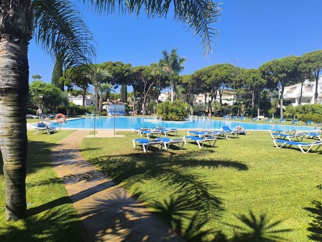 3 bedroom Beach Apartment for sale in Estepona with pool garage - € 690,000 (Ref: 9197218)