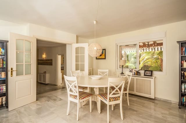 4 sypialnia Willa na sprzedaż w Marbesa, Marbella z basenem garażem - 2 100 000 € (Ref: 9197231)