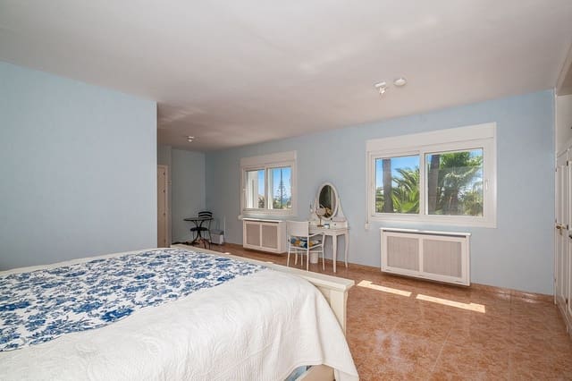 4 sypialnia Willa na sprzedaż w Marbesa, Marbella z basenem garażem - 2 100 000 € (Ref: 9197231)