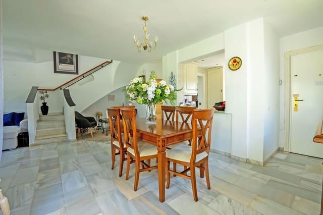 3 soveværelse Semi-Rækkehus til salg i Calahonda, Mijas med swimmingpool garage - € 455.000 (Ref: 9219237)